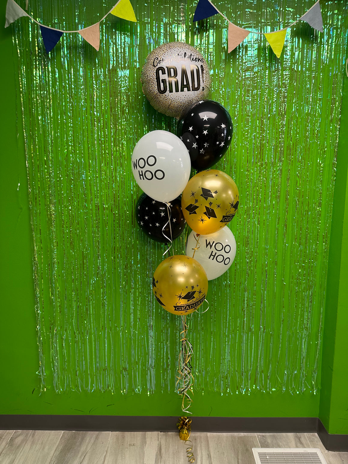 Grad bouquet gold and black tones