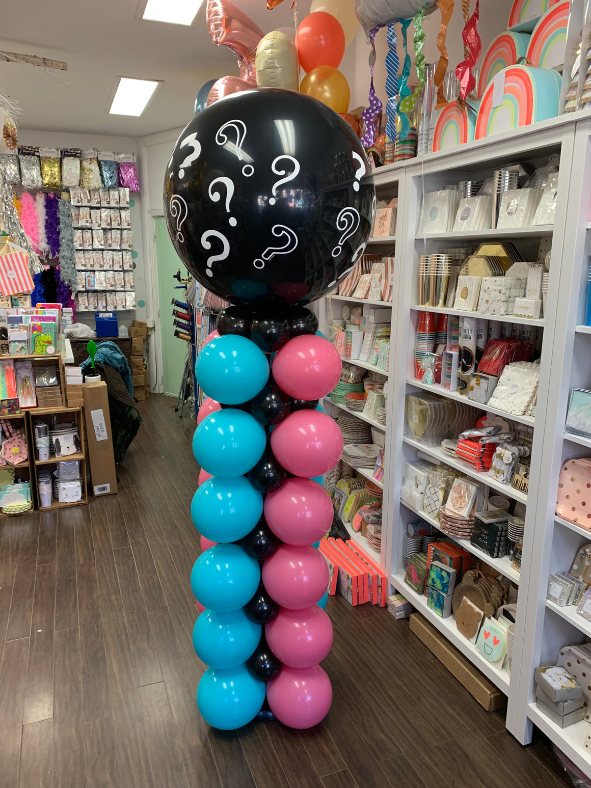 Gender reveal balloon pillar