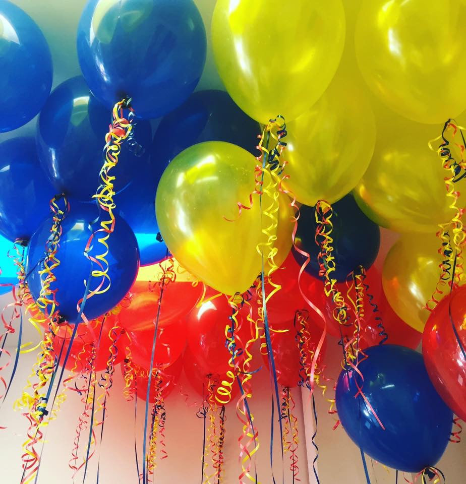 Yellow, blue and red balloon bouquet (10 balloons)