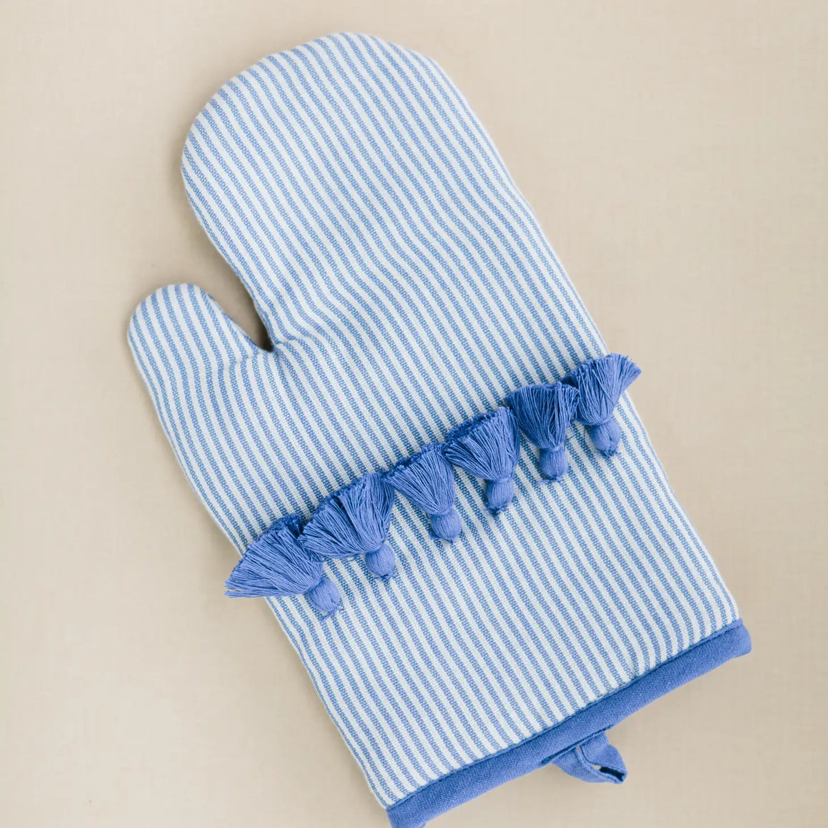 Tassel oven mitt