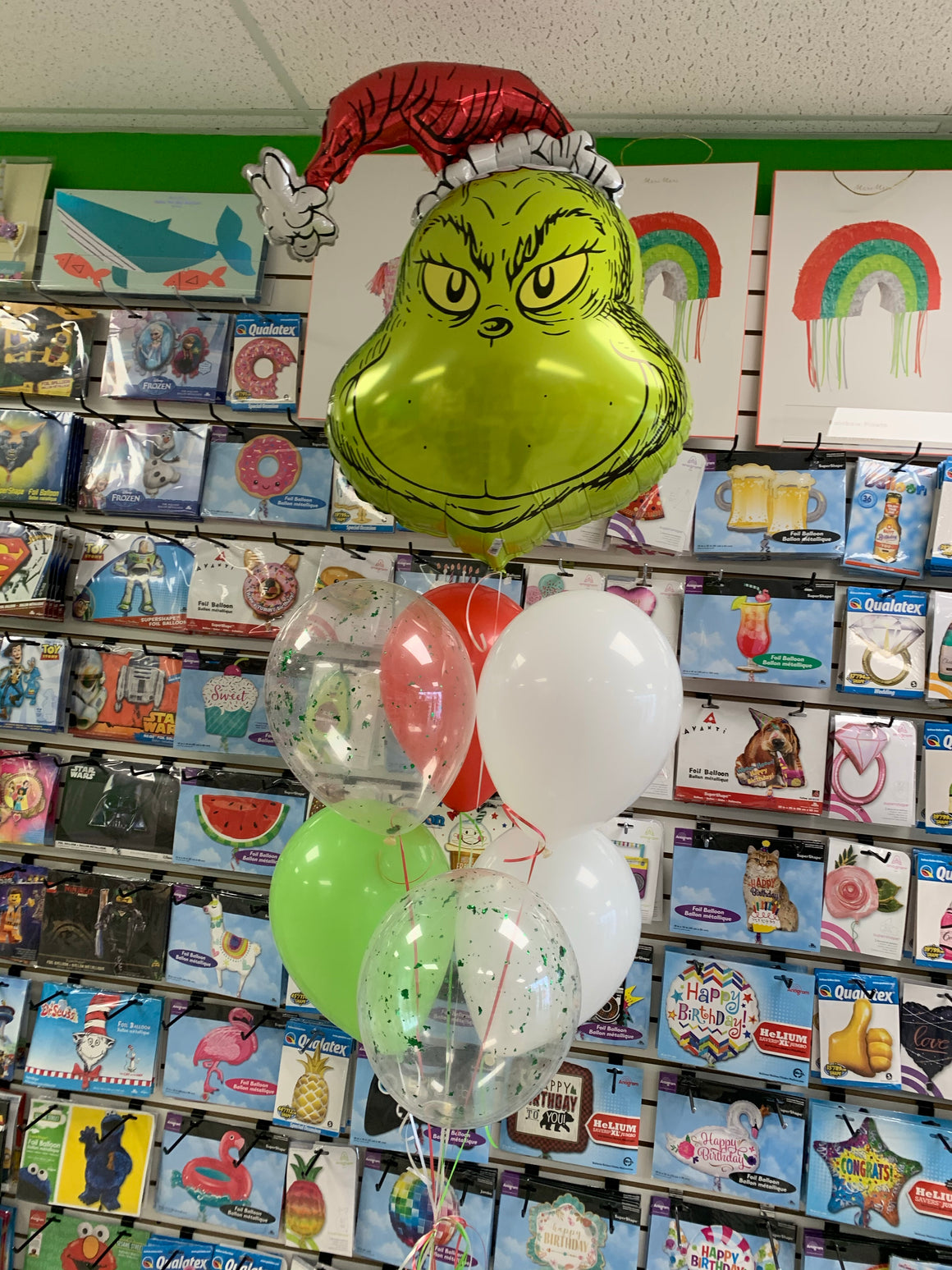 Grinch balloon bouquet