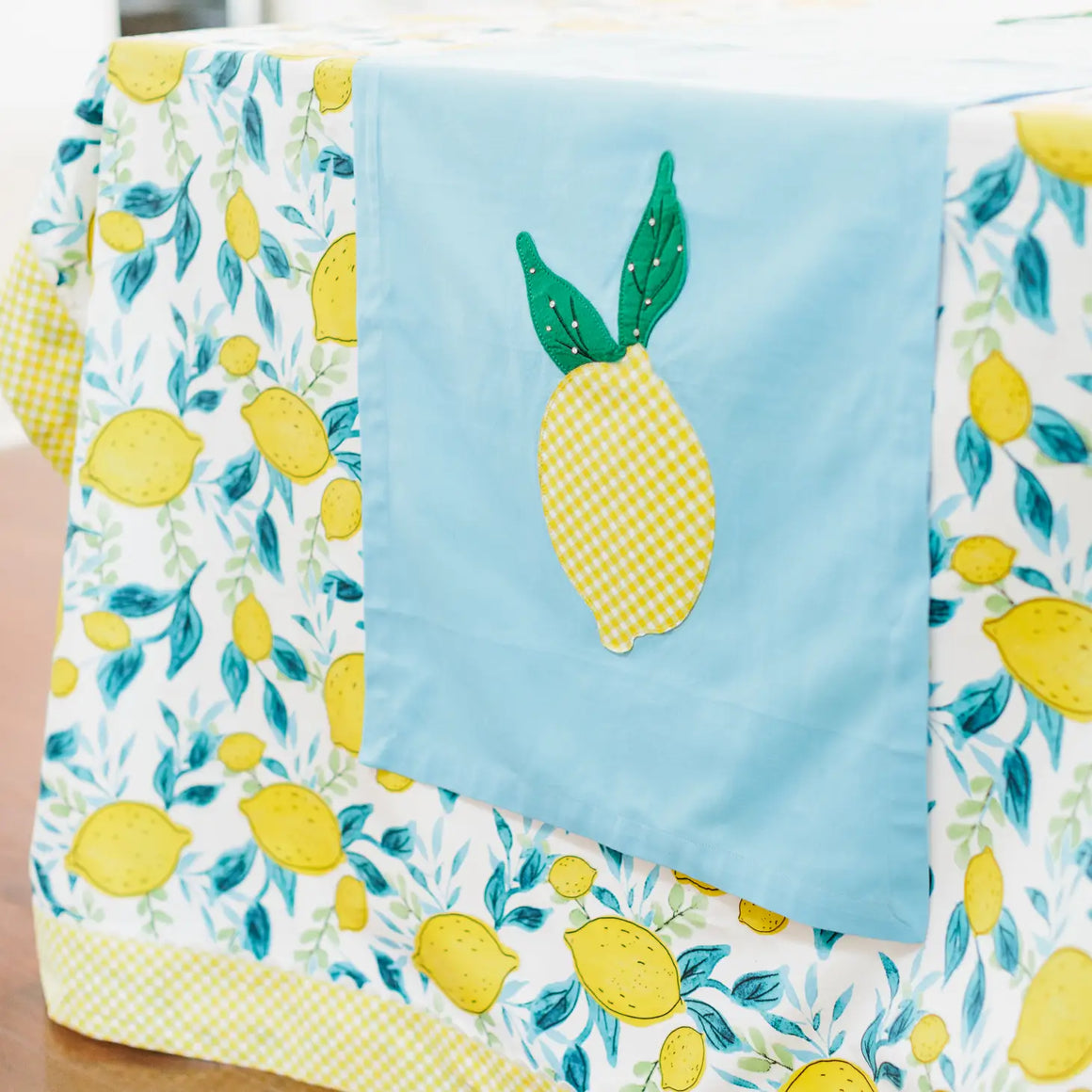 Washable lemon table runner