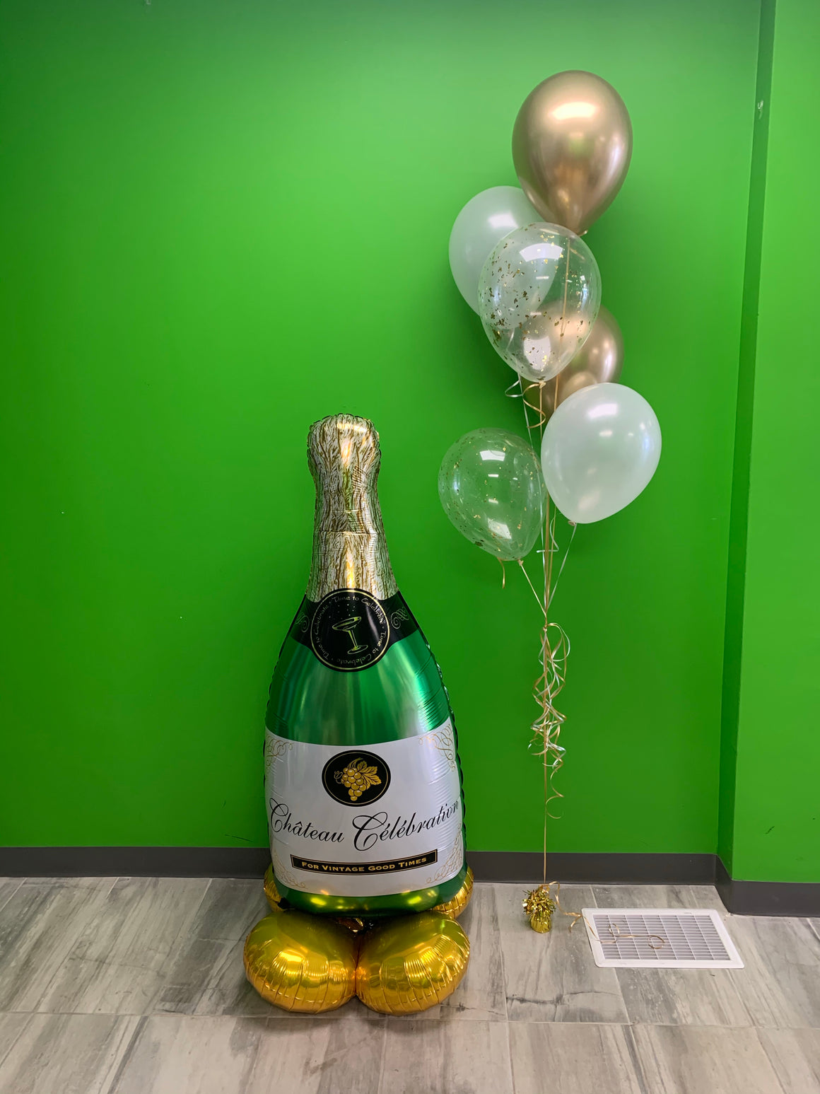 Airloonz champagne with bouquet