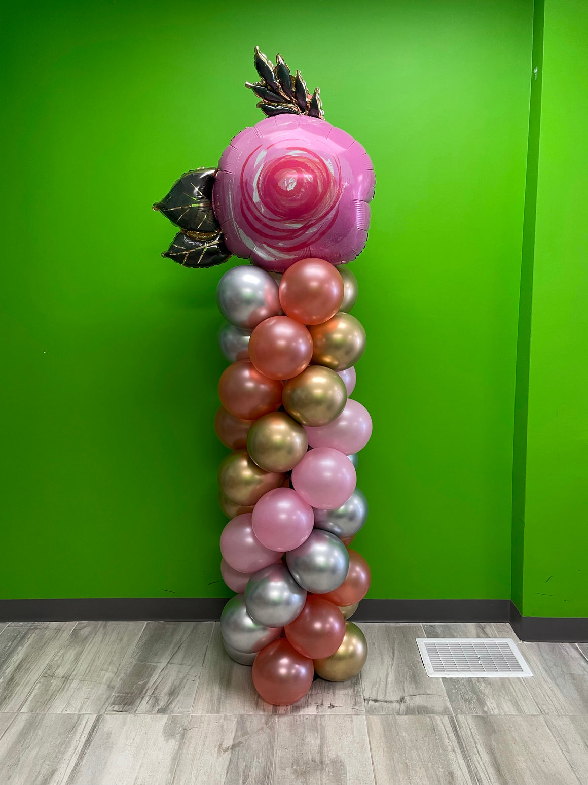 Rose garden balloon pillar